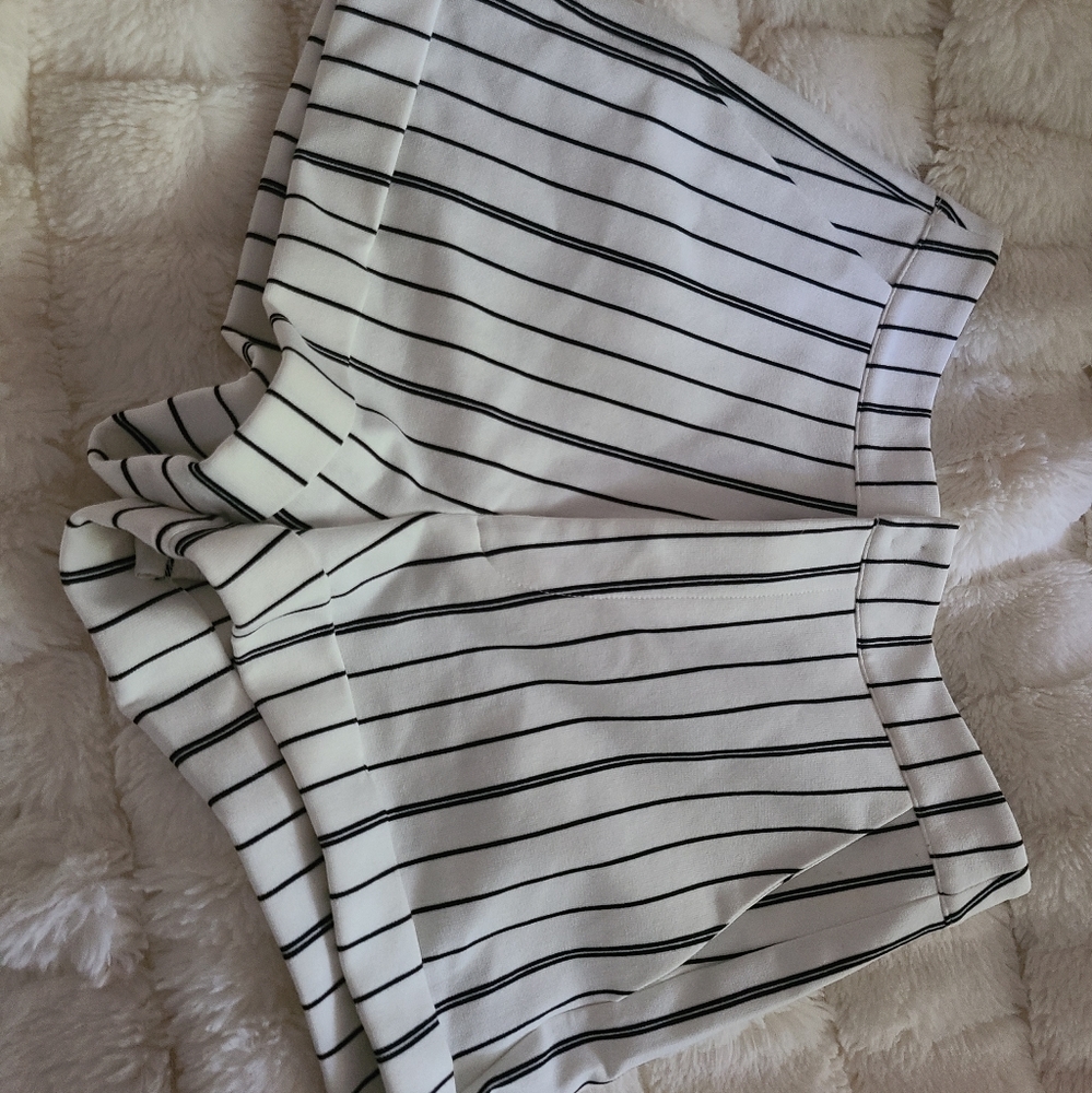 🚫SOLD🚫 Striped Shorts Sz Small